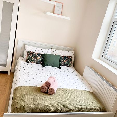 Lovely 3 Bed Apartment In The City Of Londra Exterior foto
