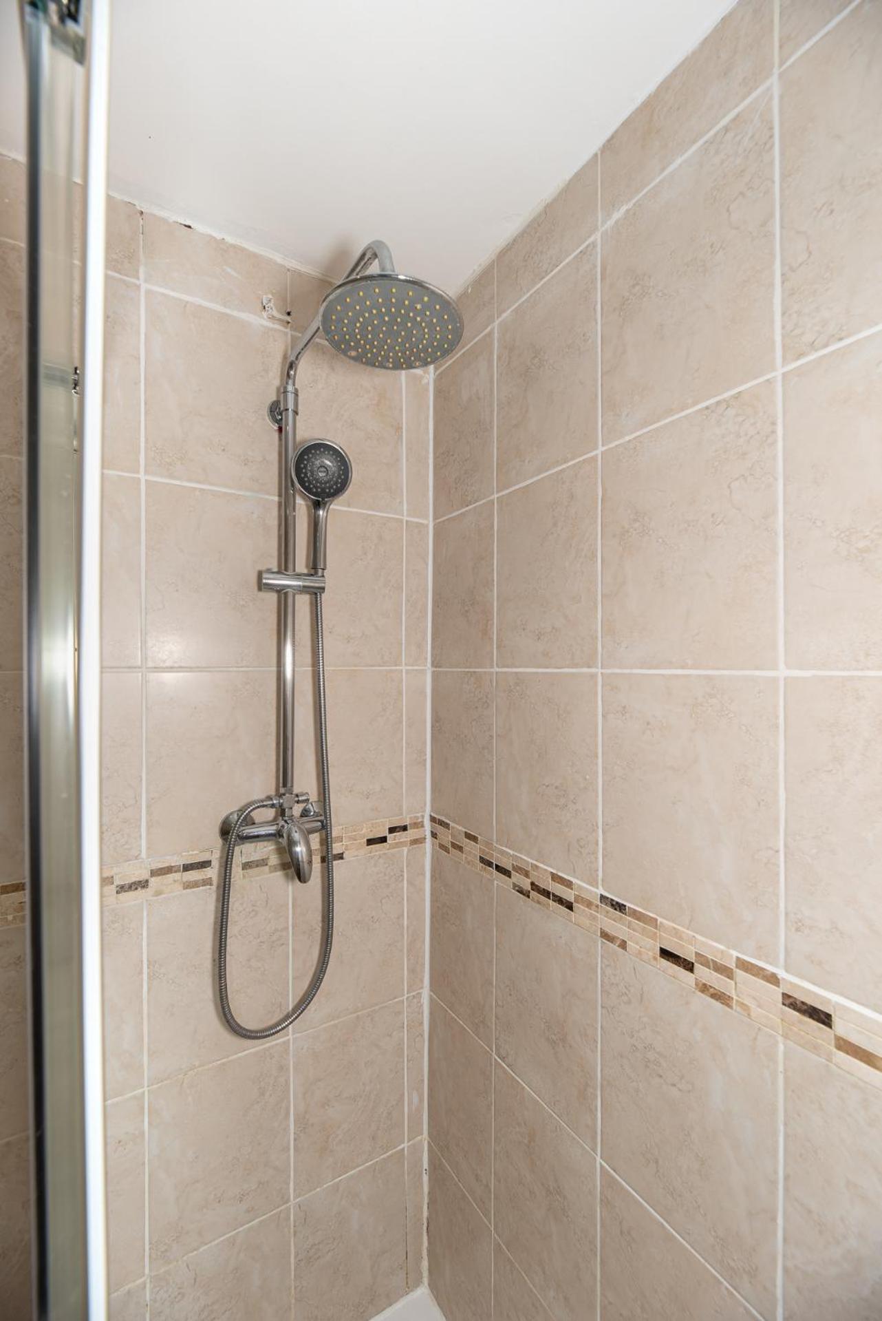 Lovely 3 Bed Apartment In The City Of Londra Exterior foto
