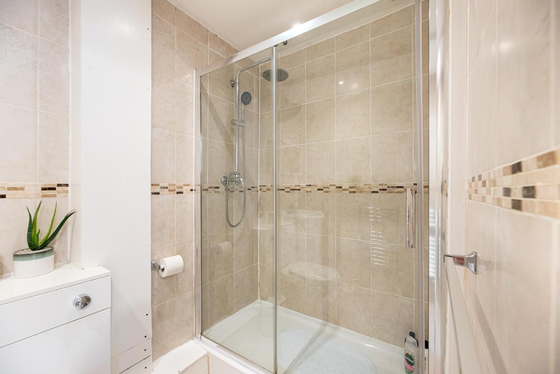 Lovely 3 Bed Apartment In The City Of Londra Exterior foto
